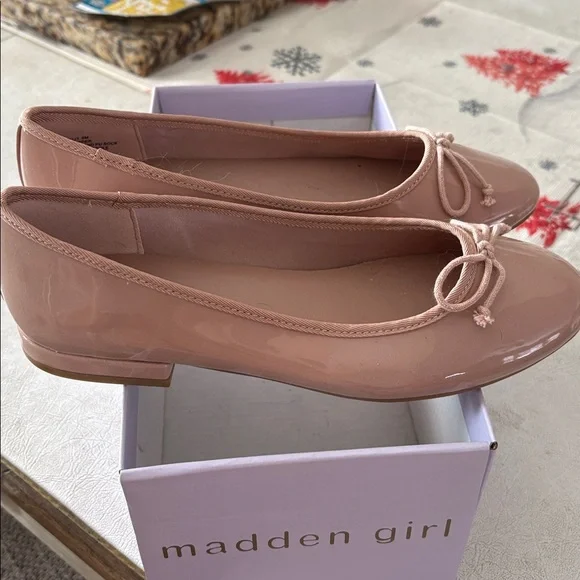 Madden Girl Women's Pink Ballet Flats size 6 - Picture 2 of 2